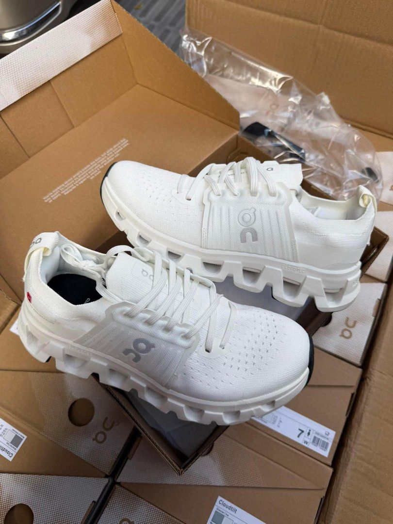 On Cloudswift 4 (Category: Sneakers) located in Manila. Submitted by aiman_sole5 (Listing ID 1438808381, Image 3). Description: ₱1,750 only ✔️ with box only available sizes: 38 / 39 / 40 📍Imus, Cavite • lalamove available • J&T shipping available.