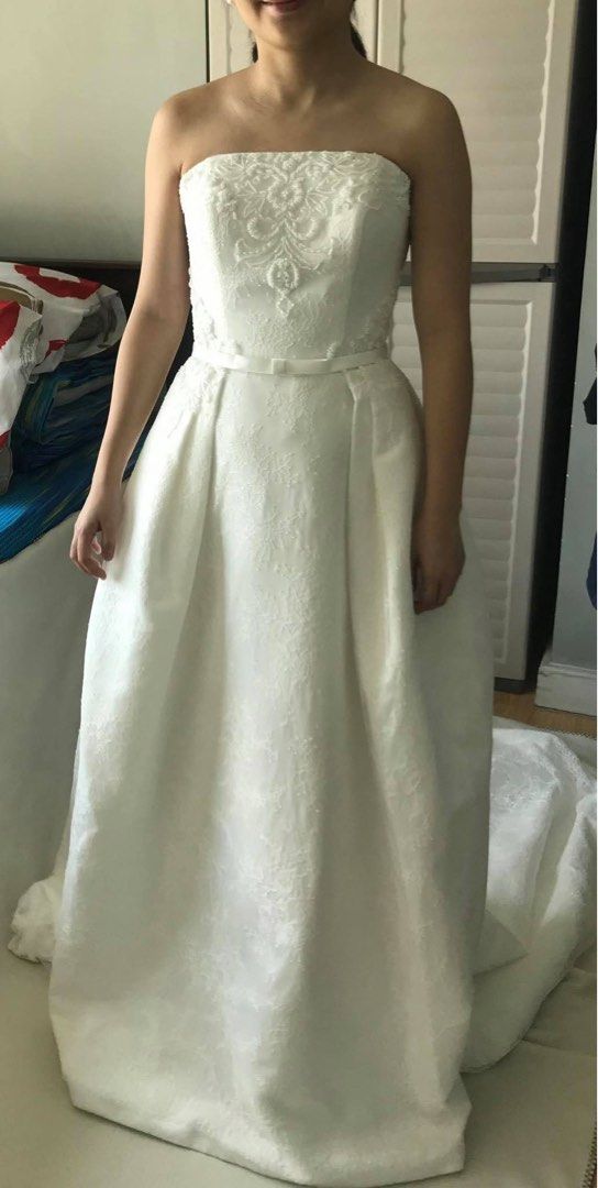Original Rosa Clara wedding gown (Category: Evening dresses & gowns) located in Makati City. Submitted by v_nav (Listing ID 1438741904, Image 1). Description: Used Rosa Clara wedding gown Originally bought over 100k Needs to be cleaned lang Complete with box and Rosa Clara dustbag Height: 4’11 and wore 3” heels. Body is petite Small.