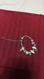 (Category: ) located in . Submitted by cris48 (Listing ID 1438732608, Image 1). Description: .