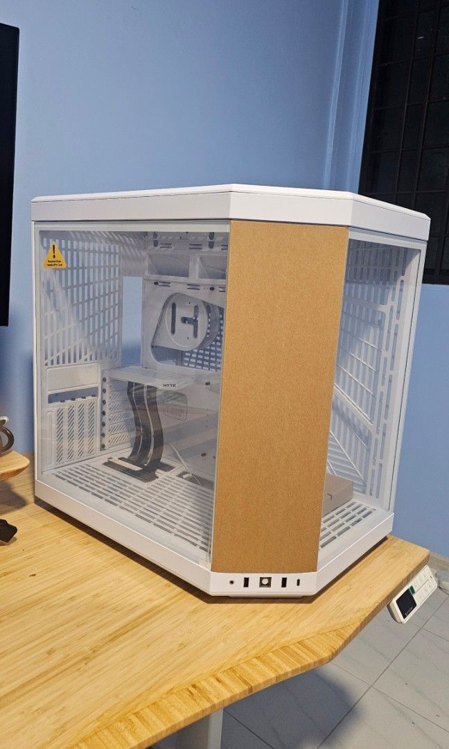 Hyte Y70 PC Case458232809380925441