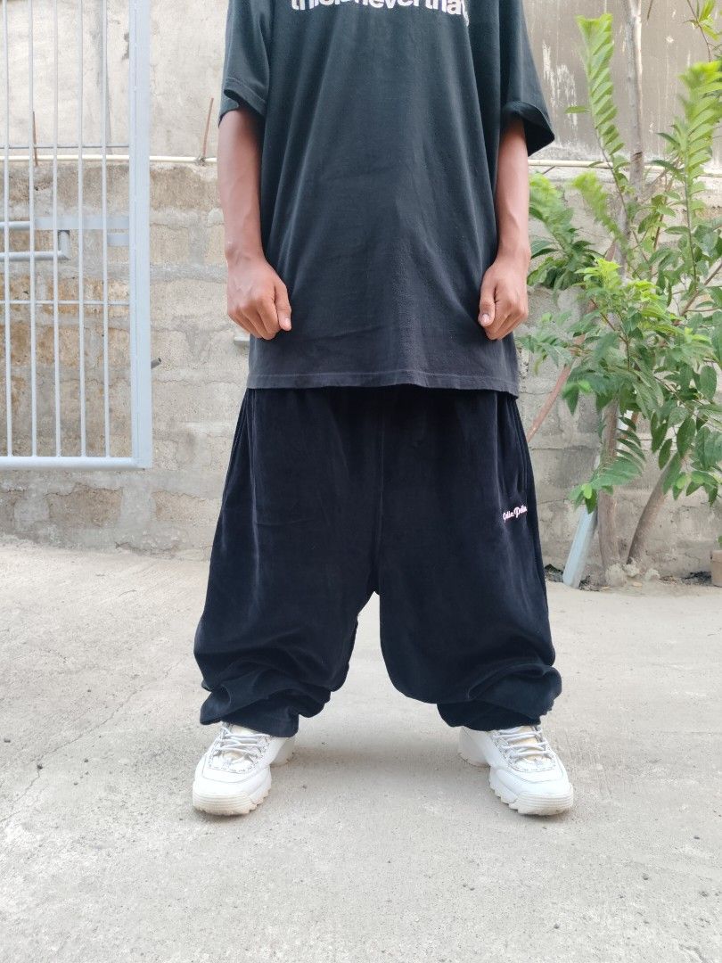 Pelle pelle Velour Pants (Category: Joggers) located in Tuguegarao City. Submitted by xiraaaaa (Listing ID 1435943950, Image 1). Description: Pm nyoko sa dimes! no issue.