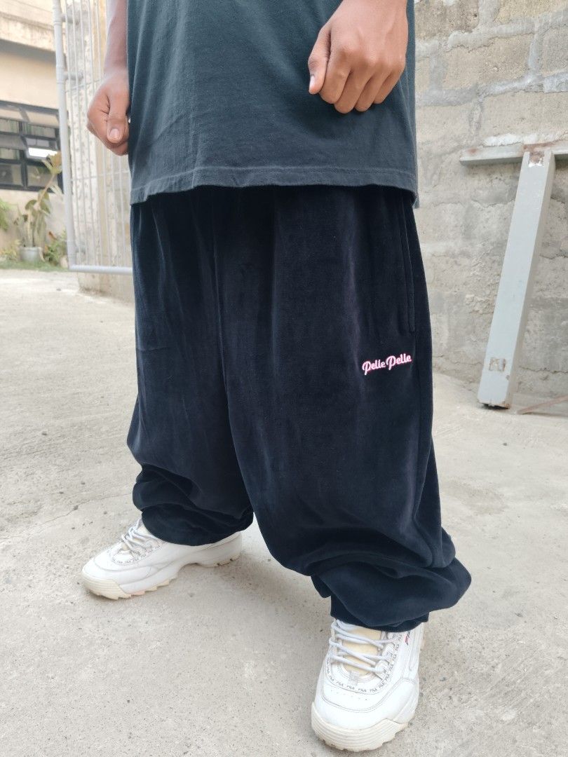Pelle pelle Velour Pants (Category: Joggers) located in Tuguegarao City. Submitted by xiraaaaa (Listing ID 1435943950, Image 3). Description: Pm nyoko sa dimes! no issue.