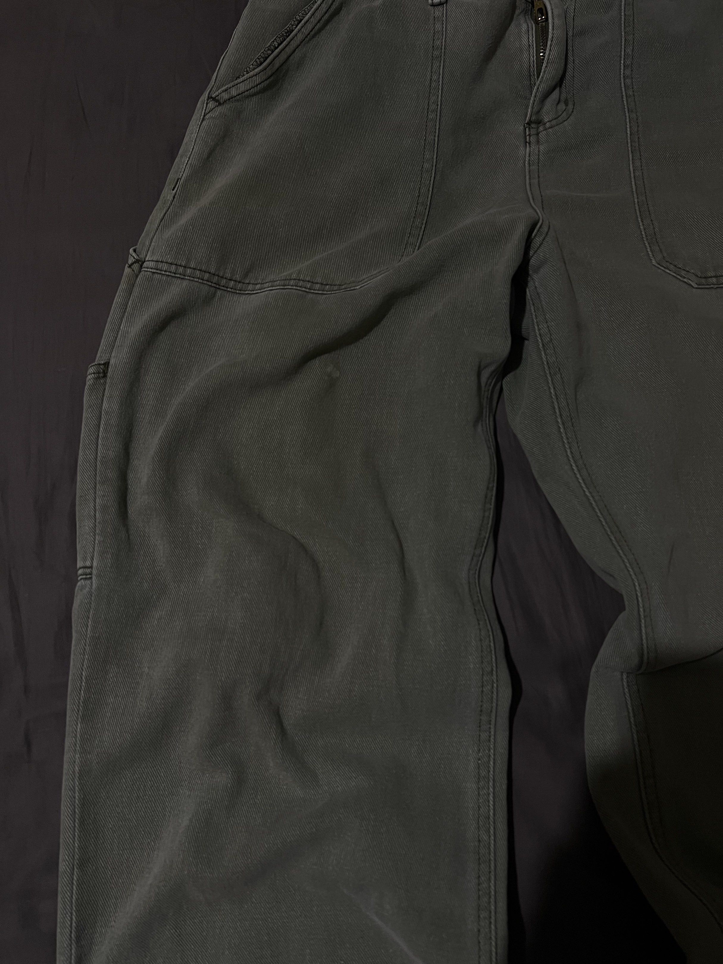 Penshoppe Olive Green Carpenter Pants (Category: Jeans) located in Cebu City. Submitted by thft.lee (Listing ID 1438779669, Image 2). Description: - Penshoppe wide-leg pants - Size: S - Features: - Elastic waistband - Multiple pockets - Button and zipper closure - Color: Green - Fit: Relaxed - Perfect for casual wear -Carpenter Design.