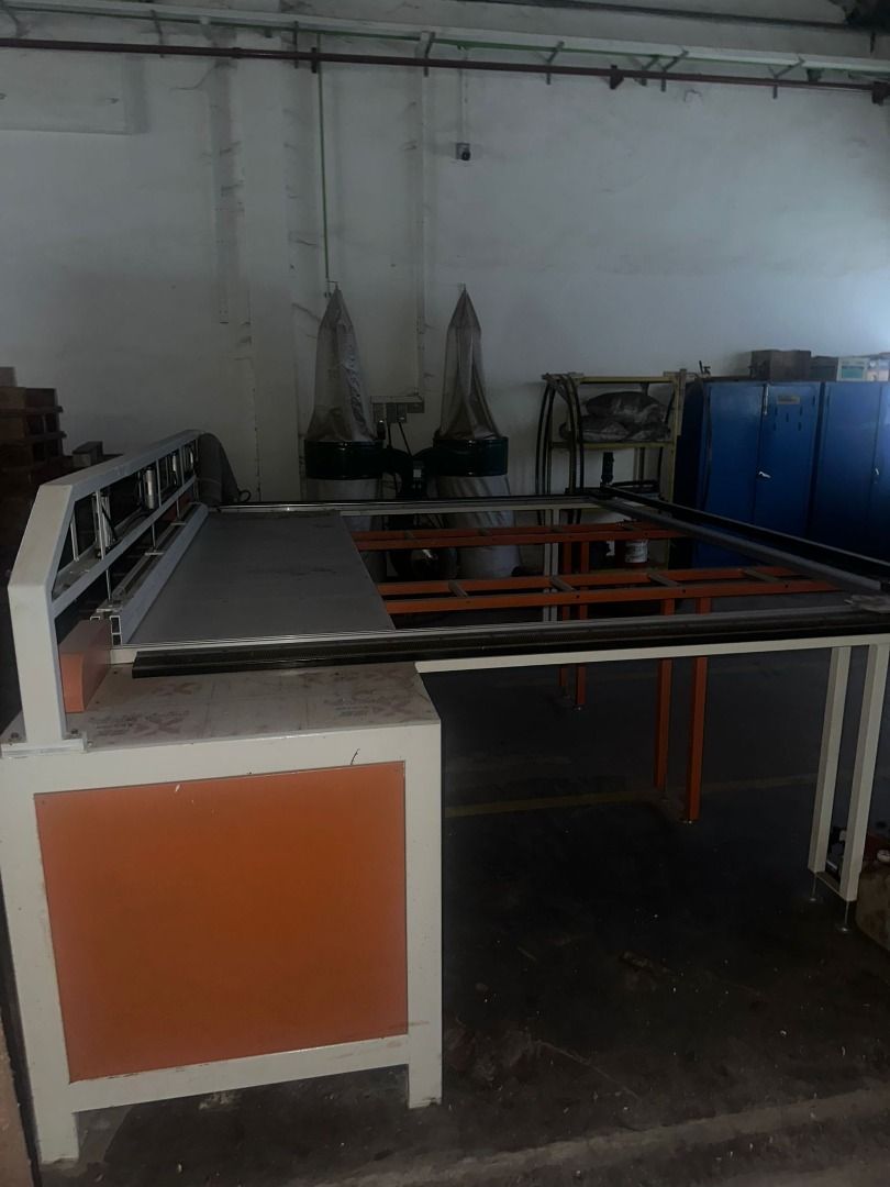 Plywood cutting machine458608226306641920