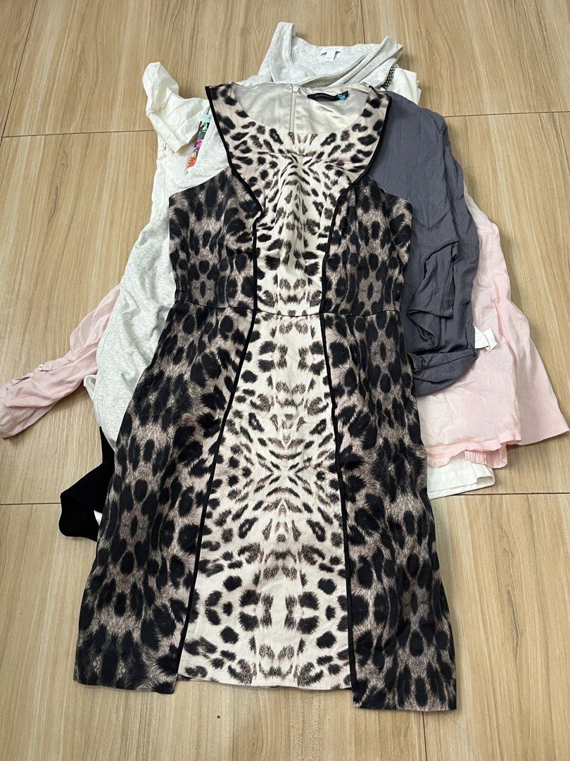 Portmans Leopard Print Dress Size 6 (Category: Dresses) located in Paranaque City. Submitted by mscgax (Listing ID 1438765788, Image 1). Description: - Portmans leopard print dress - Size 6 - Fitted silhouette - Black trim - Zipper closure at the back.