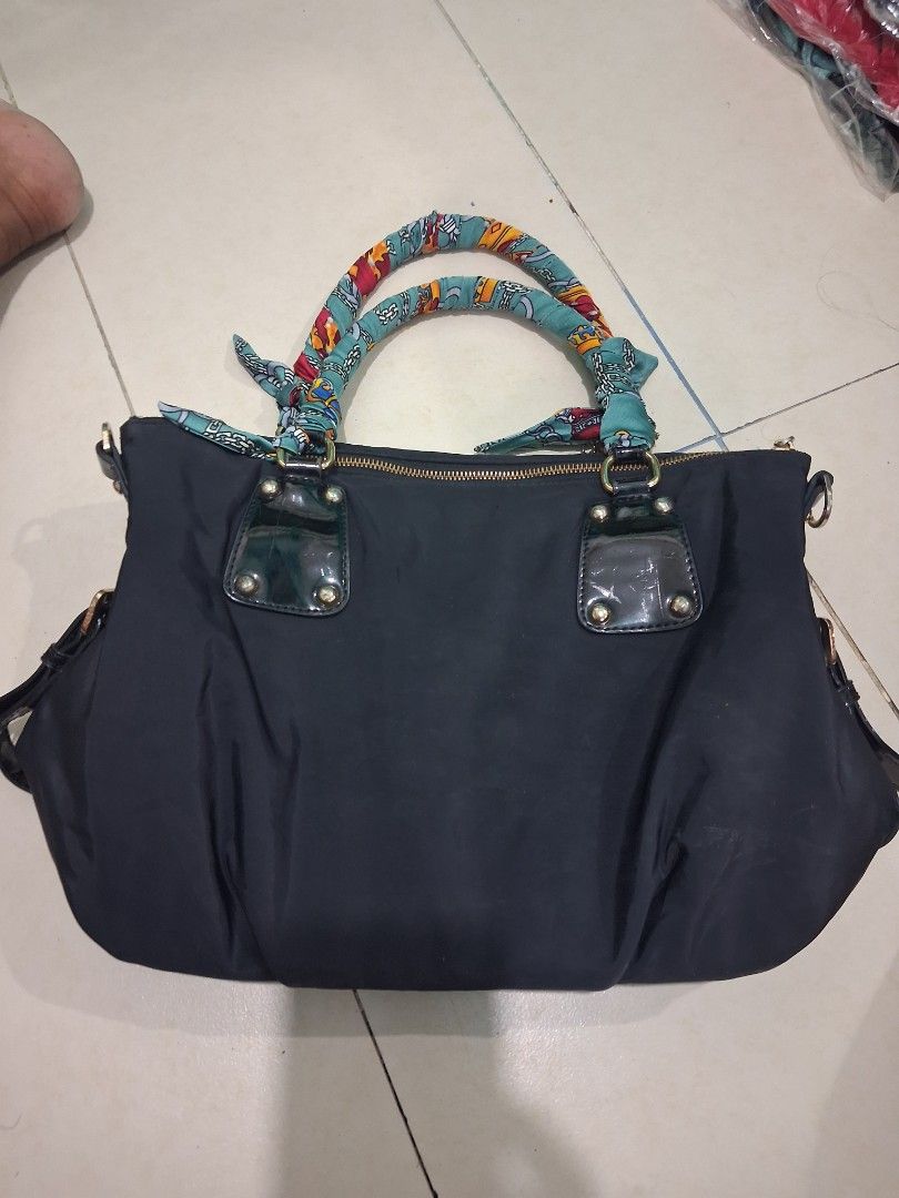 Prada hand bag (Category: Luxury Bags & Wallets) located in Manila. Submitted by carlitoboh66625 (Listing ID 1438732070, Image 2). Description: prada hand bag all details declare width 14 length 11 hem 7 missing sling belt price 500.