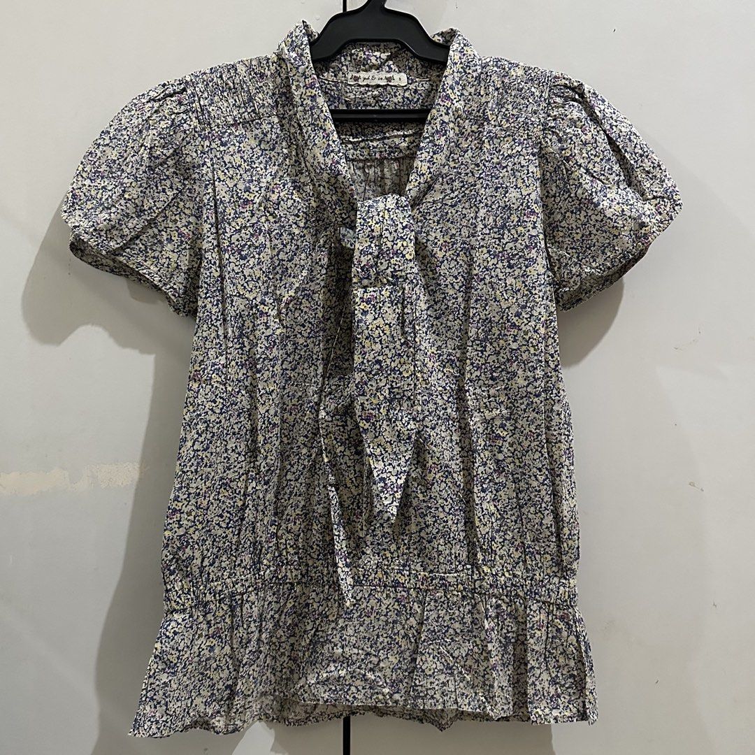 Preloved PD & Co. Office Top/Blouse (Category: Blouses) located in Mandaluyong City. Submitted by rosefran (Listing ID 1438834269, Image 1). Description: For Sale Preloved PD & Co. Office Top/Blouse Size: Small Price: 200 (negotiable) RFS: decluttering 🧾Payment through GCash/Maya/Fund transfer BPI 📍Location: Mandaluyong 🤝 Can do meet ups in Shaw Center Mall or SM Cherry Shaw 🚚 Shipping to be paid and arranged by buyer 📩DM for more details.