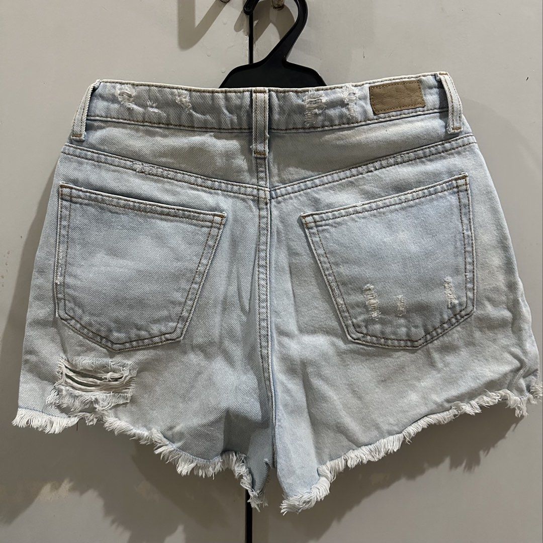 Preloved Terranova Denim Shorts (Category: Shorts) located in Mandaluyong City. Submitted by rosefran (Listing ID 1438835023, Image 2). Description: For Sale Preloved Terranova Denim Shorts Price: 250 (negotiable) Size: US 25 RFS: decluttering 🧾Payment through GCash/Maya/Fund transfer BPI or BDO 📍Location: Mandaluyong 🤝 Can do meet ups in Shaw Center Mall or SM Cherry Shaw 🚚 Shipping to be paid and arranged by buyer 📩DM for more details.