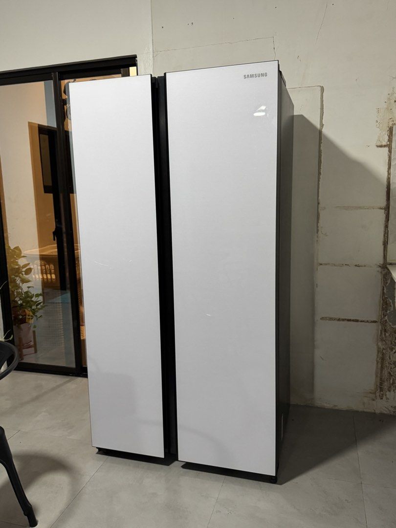 Samsung 2 door fridge (Category: Refrigerators and Freezers) located in Cainta. Submitted by briche (Listing ID 1438814220, Image 1). Description: Samsung 2door ref, Good as new selling for 45,000php FEATURES: • 22.8 cu.ft • Side By Side • No Frost • Digital Inverter Technology • SmartThings • Al Energy Mode • All-Around Cooling • Spacemax Technology • Egg Tray • Ice Tray • Clean White • Type B-2 Flat + Ground Plug • 250 watts.