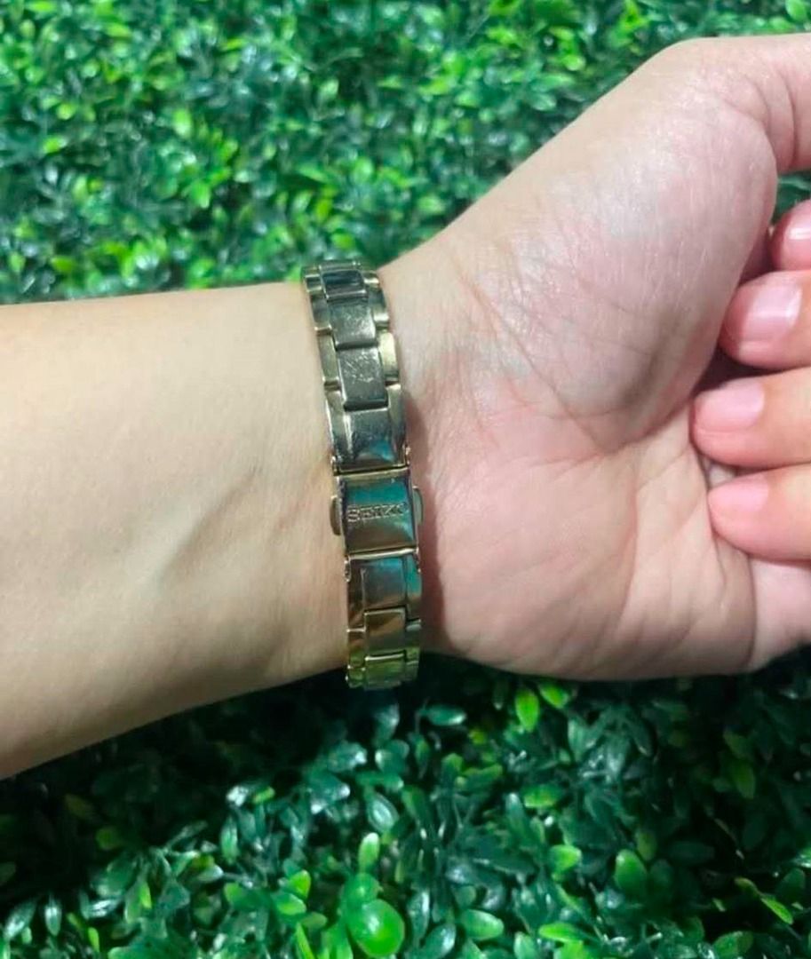 Seiko Gold Watch ladys (Category: Women's Watches) located in Cainta. Submitted by patrickwilsonstore (Listing ID 1438759354, Image 3). Description: - Seiko watch with gold-toned bracelet and case - Light-colored dial with gold-toned hands and hour markers - Classic oval face design - Linked bracelet segments - A stylish and timeless accessory watch only. original 1,700 neg pm.