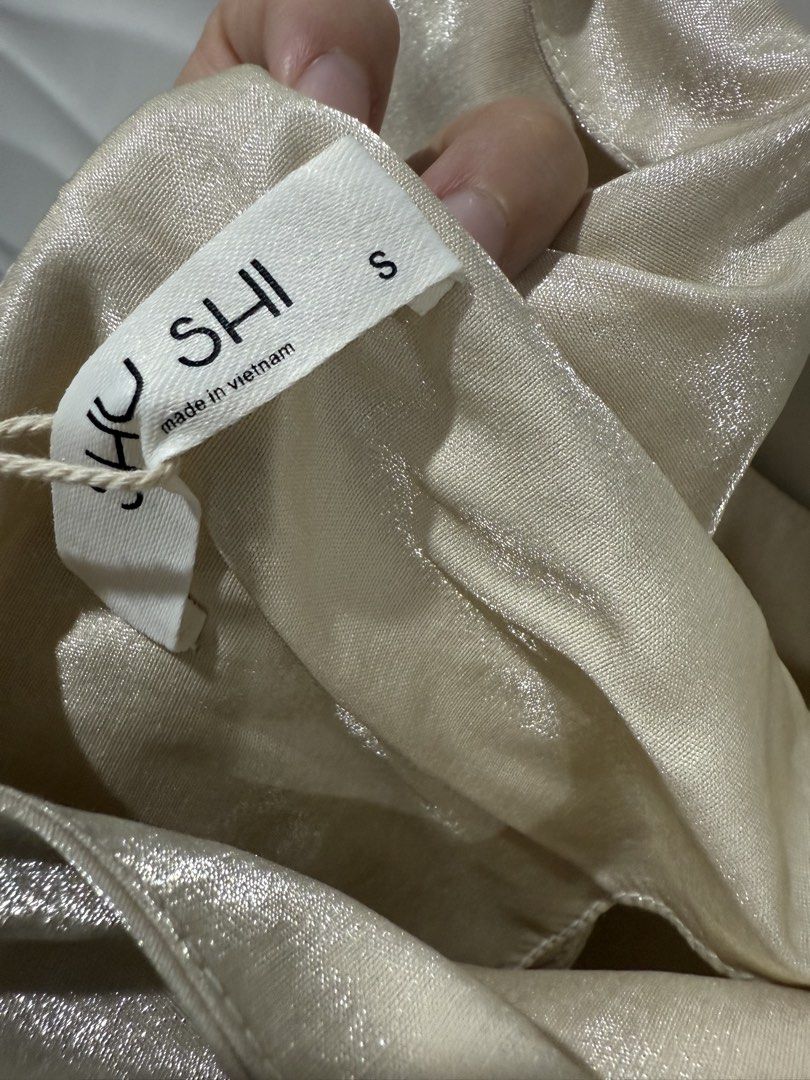 SHUSHI long linen dress (Category: Dresses) located in Meycauayan. Submitted by bytans (Listing ID 1438838391, Image 3). Description: Rfs: doesn’t fit well on my body frame :(.