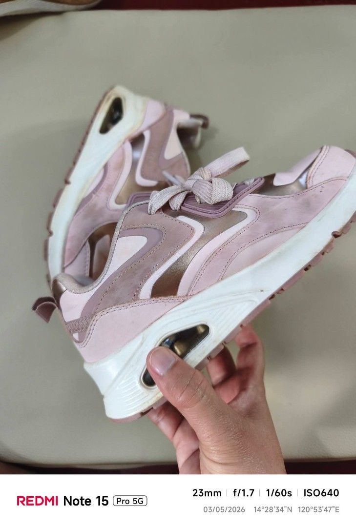 Sketchers for kids (Category: Sneakers) located in Cavite. Submitted by janetglory (Listing ID 1438743264, Image 2). Description: for sale sketchers for kids actual photos already posted 100% galing US location cavite city open for lalamove direct pm nalang :).