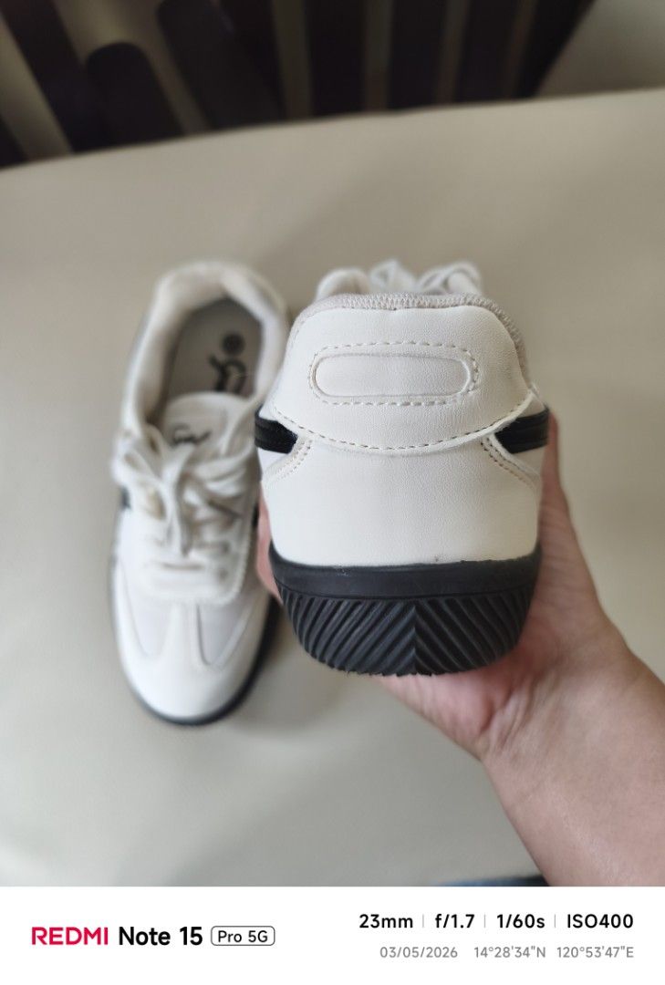 Sneakers (Category: Sneakers) located in Cavite. Submitted by janetglory (Listing ID 1438879231, Image 3). Description: For sale womens sneakers Size 6 Used twice Rfs: maliit sa akin Open for lalamove direct pm nalang.