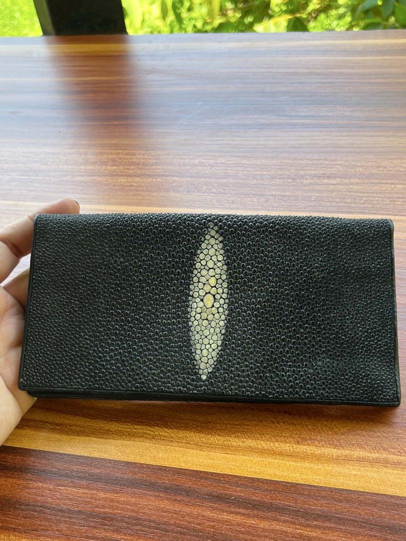 Stingray long wallets (Category: Wallets & Card holders) located in Oroquieta. Submitted by quickforest_8a519b (Listing ID 1438821791, Image 2). Description: 799 each or bundle 2500 ykk zip made in Thailand.