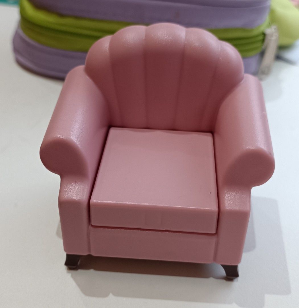 Sylvanian White Mouse and Pink Plastic couch (Category: Figurines & Statues) located in Quezon City. Submitted by temmtem (Listing ID 1438865512, Image 2). Description: White mouse is sister size, comes with dress as seen in pic, wysiwyg.