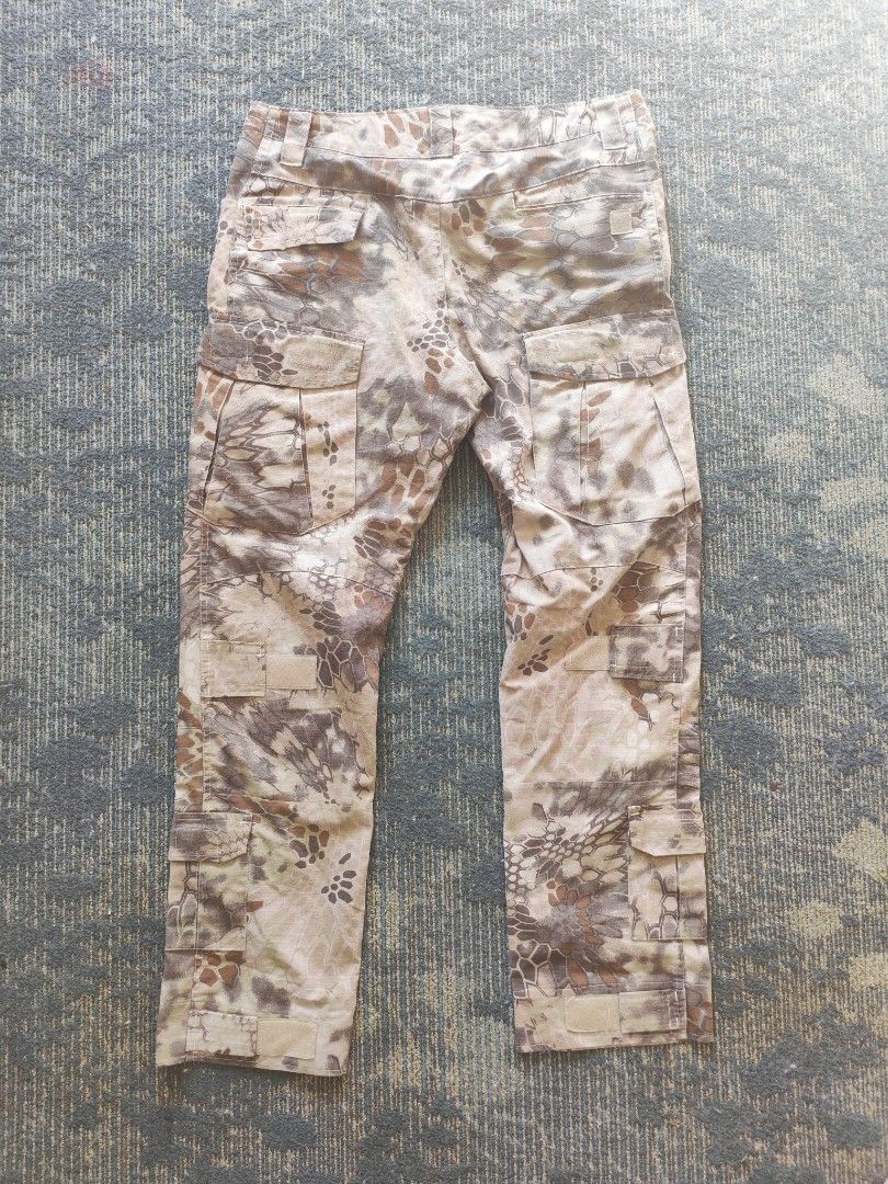 TACTICAL PANTS MULTI POCKETS (Category: Jeans) located in Marikina City. Submitted by lucky.sushi (Listing ID 1438879188, Image 2). Description: TACTICAL PANTS MULTI POCKETS SIZE 36 W36 X L42 LEG OPENING 8 EXCELLENT CONDITION NO ISSUE P1300.
