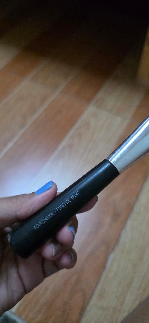 The Body Shop Foundation Brush (Category: Makeup) located in Marikina City. Submitted by kgcdl (Listing ID 1438787822, Image 3). Description: - The Body Shop foundation brush. - Black handle with silver ferrule. - Brown bristles. - Handle labeled 'Fond de Teint'. almost unused stocked only loc near snr marikina.