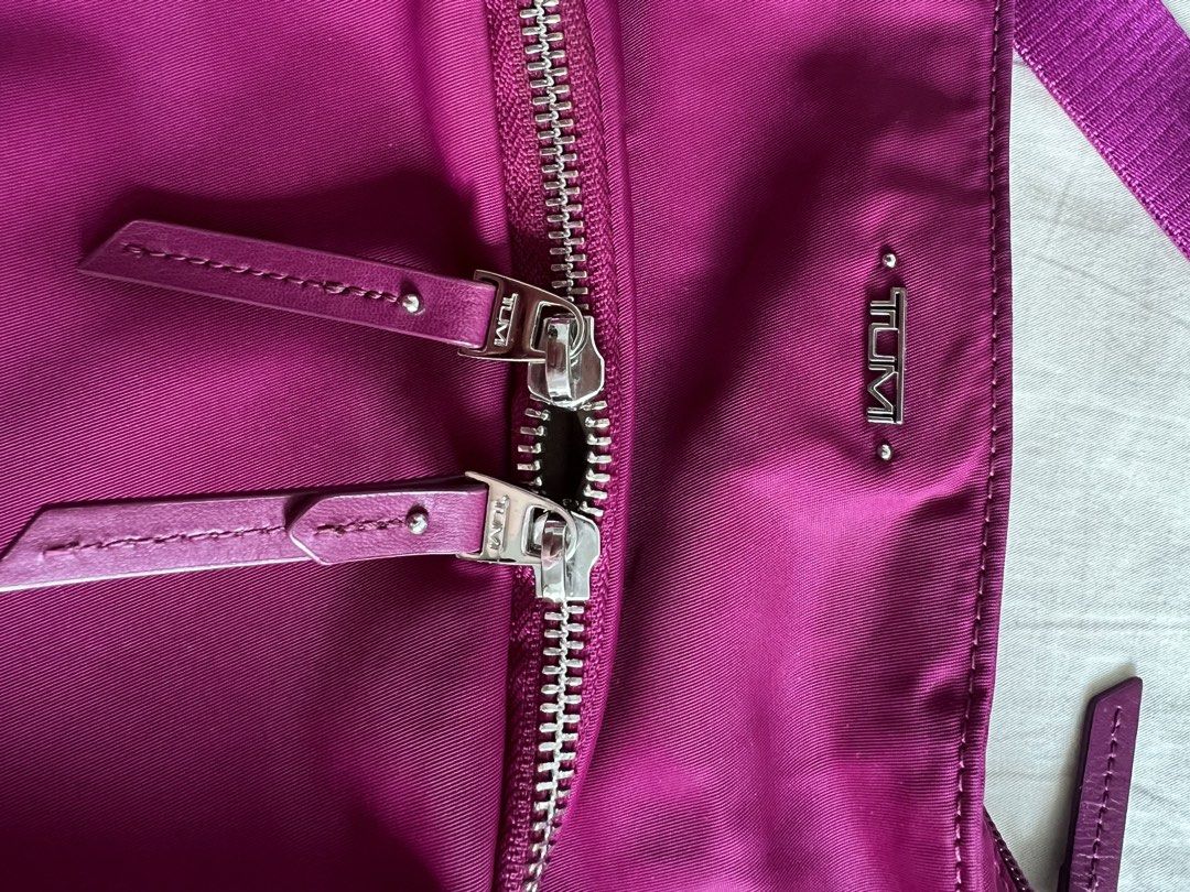 Tumi Voyageur Carson Crossbody Bag (Category: Cross-body Bags) located in Makati City. Submitted by v_nav (Listing ID 1438732140, Image 3). Description: Guaranteed authentic. Store-bought Tumi crossbody bag. Spacious, lots of pockets Lightly used Bought for Php 17,000.