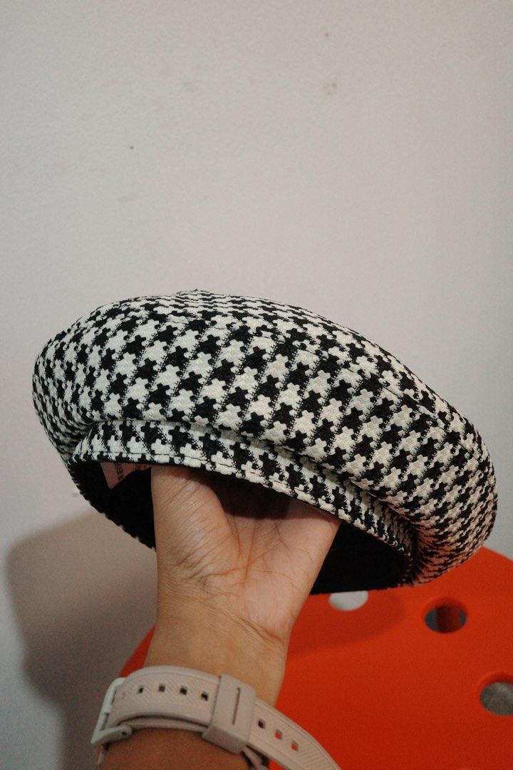 Urban Revivo Houndstooth Beret (Category: Hats & Beanies) located in Quezon City. Submitted by decluttering.neyns (Listing ID 1438712123, Image 3). Description: - Urban Revivo beret - Classic houndstooth pattern (black and white) - Features a black lining - Adds a touch of sophistication - Elevates any look.