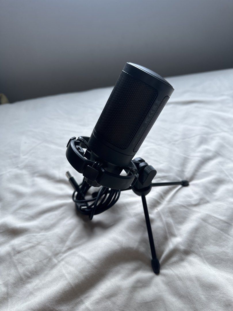 USB Condenser Microphone with Tripod (Category: Microphones) located in Quezon City. Submitted by boblaks (Listing ID 1438751662, Image 2). Description: - Black USB condenser microphone - Includes tripod stand and USB cable - Ready to use out of the box - Perfect for vocals, podcasts, and streaming - Simple and effective audio solution.