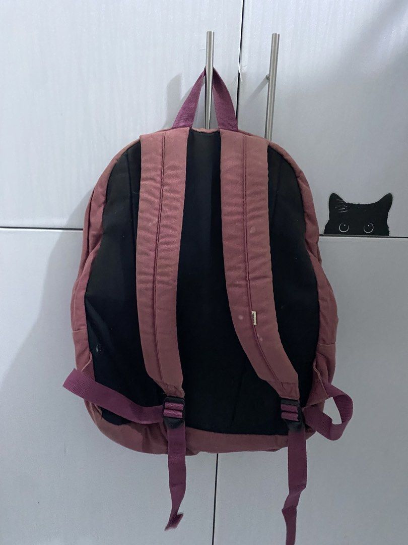 Vans Backpack (Category: Backpacks) located in Valenzuela. Submitted by crabncorn (Listing ID 1438798390, Image 2). Description: - Vans backpack in a stylish dusty rose color. - Features a spacious main compartment and a convenient front pocket, both secured with zippers. - Interior boasts a classic checkered pattern. - Comfortable, adjustable straps and a top handle for easy carrying. - Authentic Vans logo prominently displayed on the front..