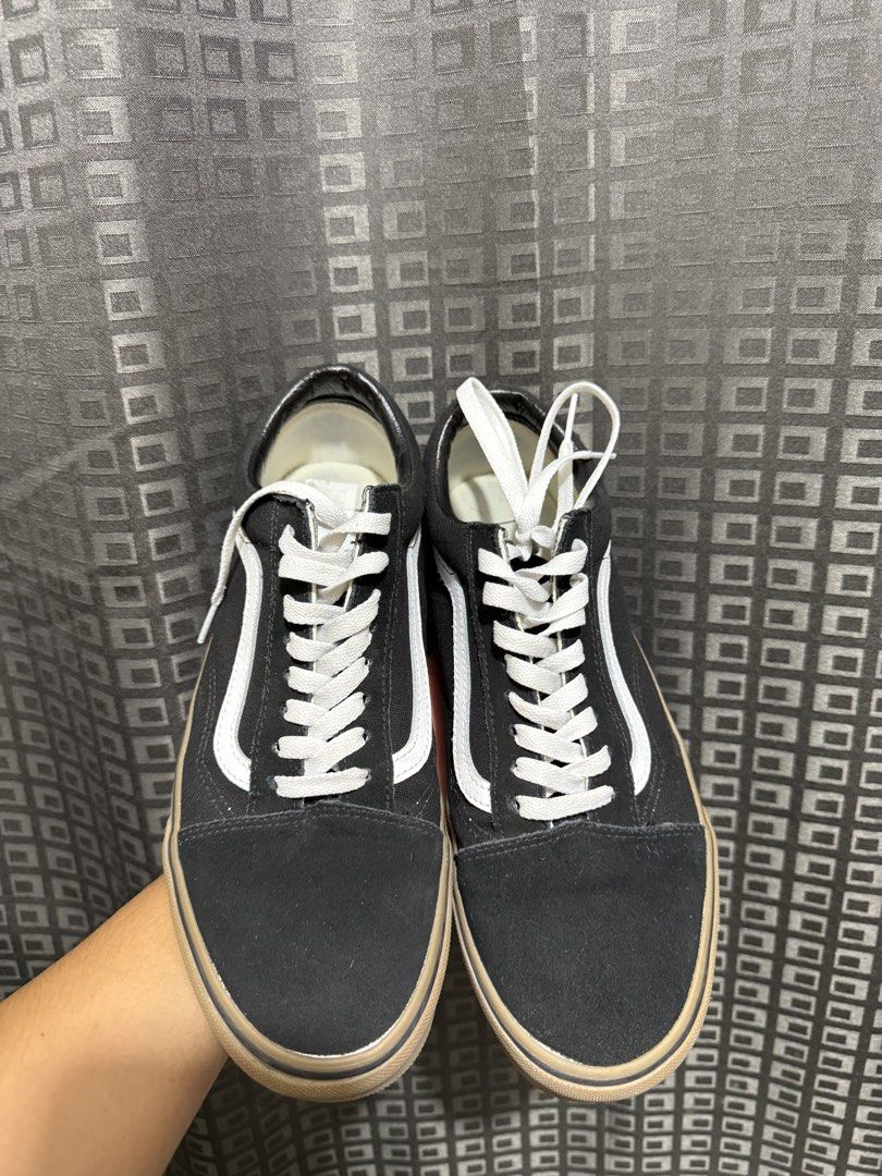 Vans Old Skool Black Gum Sole (Category: Sneakers) located in General Santos City (Dadiangas). Submitted by jrmyjrmyyy (Listing ID 1438879752, Image 2). Description: FOR SALE ‼️ Vans Oldskool Gumsole Size 9.5M No issues Almost new 5 times lang nako nagamit 100% original Wala nay box. Nalabay na (Ga guot2 lang 😂) RFS: Medyo luag sa akoa SRP: 4498 Selling for 3000 (Negotiable) Gensan location Can ship nationwide.