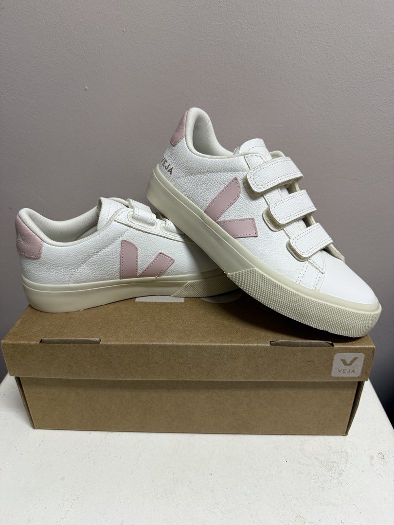 Veja Recife Logo ChromeFree Sneakers (Category: Sneakers) located in Muntinlupa City. Submitted by djsvc (Listing ID 1438753986, Image 2). Description: - Veja Recife Logo ChromeFree sneakers - Color: Extra White/Parale (White and Pink) - Size: EU 36 - Closure: Velcro strap - Condition: Brand new, unworn - Includes original box - Soles are clean ‼️‼️‼️IMPORTANT PLS READ ‼️‼️‼️ ⬇️⬇️⬇️⬇️⬇️⬇️⬇️⬇️⬇️⬇️⬇️⬇️⬇️⬇️ NO MEETS UPS NO TRADES PLS READ THE DESCRI