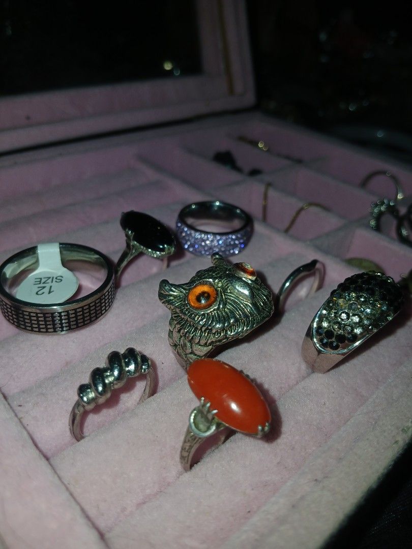 Vintage & Statement Ring Set (Category: Rings) located in Sariaya. Submitted by cuatrocats (Listing ID 1438722723, Image 3). Description: - This curated 7-piece set features a mix of bold statement rings and elegant stackers. Perfect for collectors of vintage-style jewelry or anyone looking for a versatile "Japan Surplus" find. - Selling these only as a set. No individual selling for now! Reason for Selling: Decluttering my collection!.