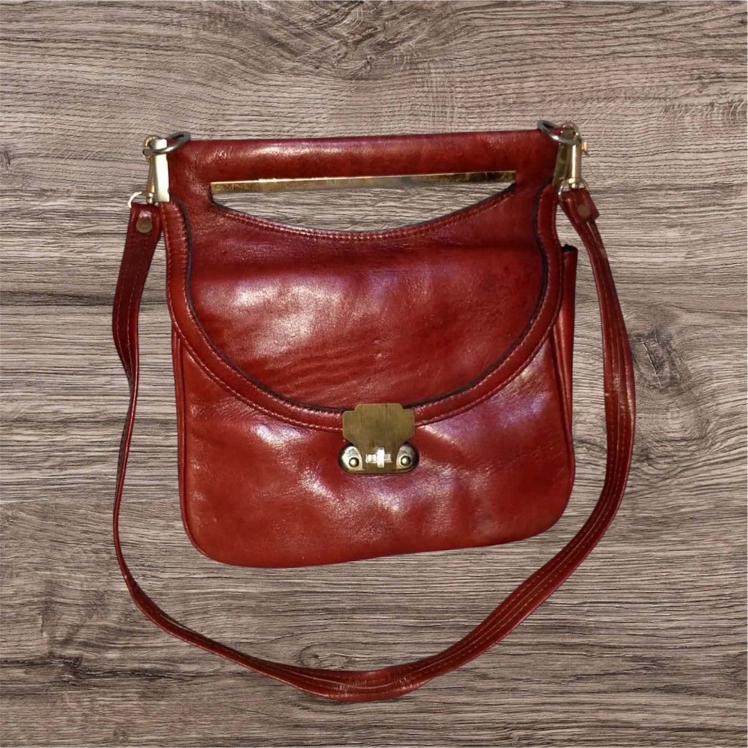 Vintage Brick Red Genuine Leather Bag (Category: Shoulder Bags) located in Cebu City. Submitted by jc_online_shop (Listing ID 1438818096, Image 1). Description: 8" x 10" x 3" brick red color genuine leather material.