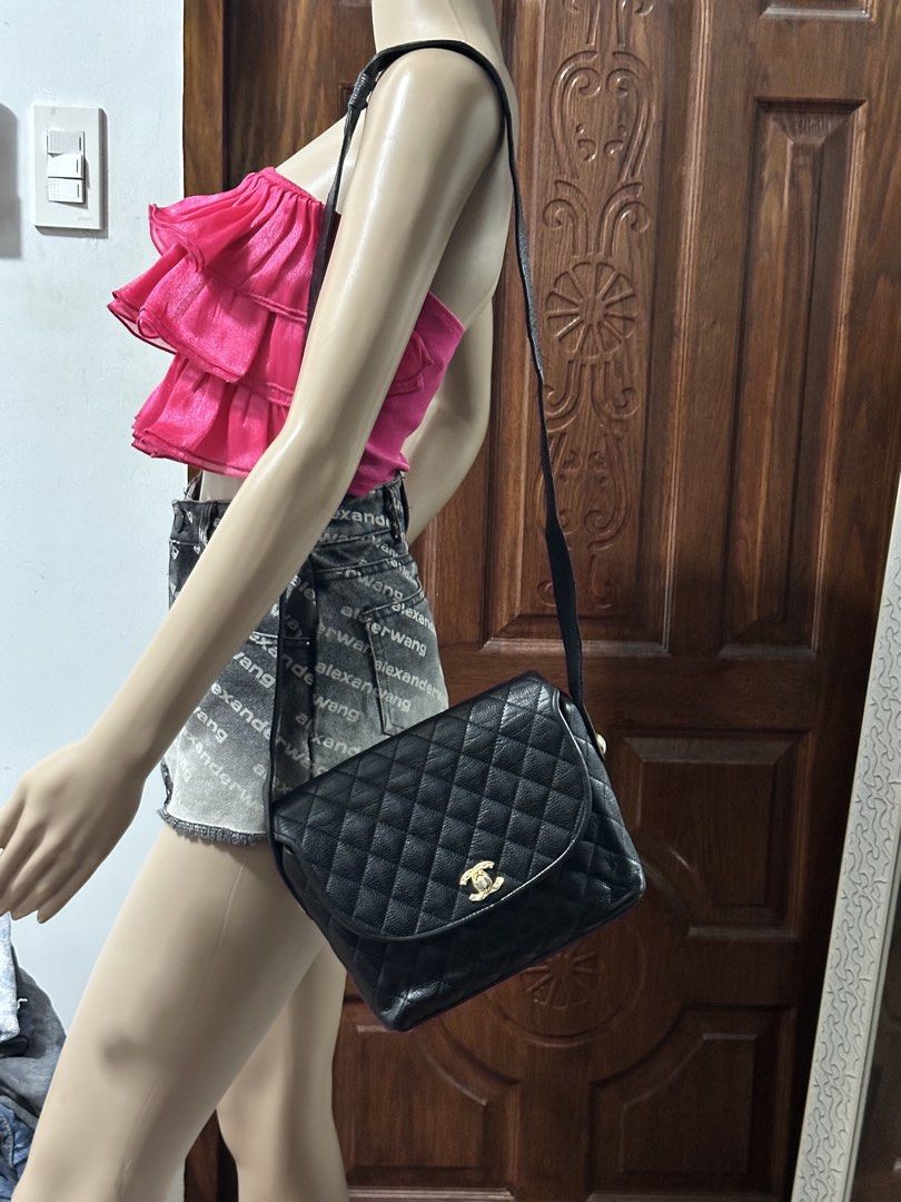 Vintage Crossbody Caviar Cc (Category: Luxury Bags & Wallets) located in Davao. Submitted by vintagefashionwear (Listing ID 1438805157, Image 1). Description: .