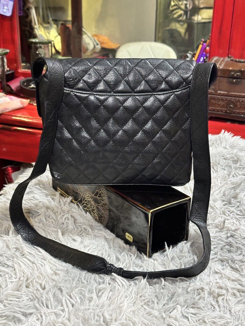 Vintage Crossbody Caviar Cc (Category: Luxury Bags & Wallets) located in Davao. Submitted by vintagefashionwear (Listing ID 1438805157, Image 3). Description: .