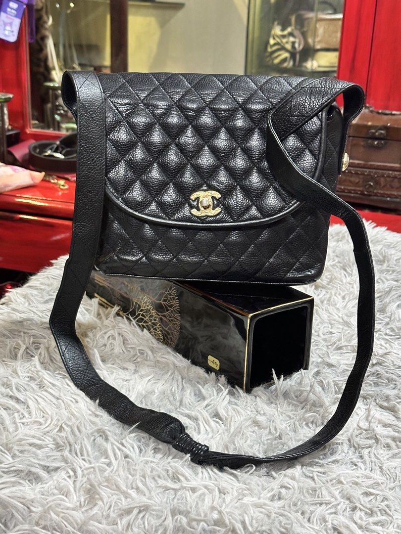 Vintage Crossbody Caviar Cc (Category: Luxury Bags & Wallets) located in Davao. Submitted by vintagefashionwear (Listing ID 1438805157, Image 2). Description: .