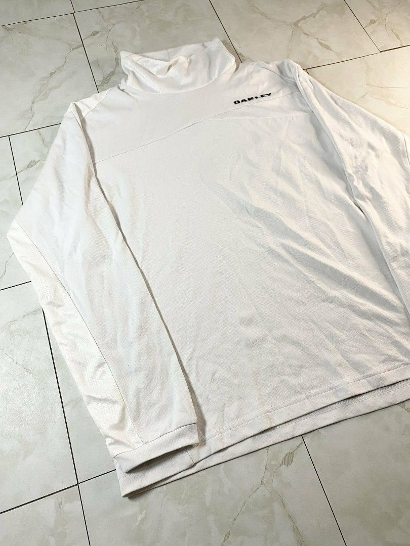 Vintage Oakley mock neck long sleeve (Category: Coats, Jackets and Outerwear) located in Manila. Submitted by jayvee-92b986 (Listing ID 1438877894, Image 2). Description: brandnew condition size xl on tag 23 width 28 length no issue 10/10 color rate.