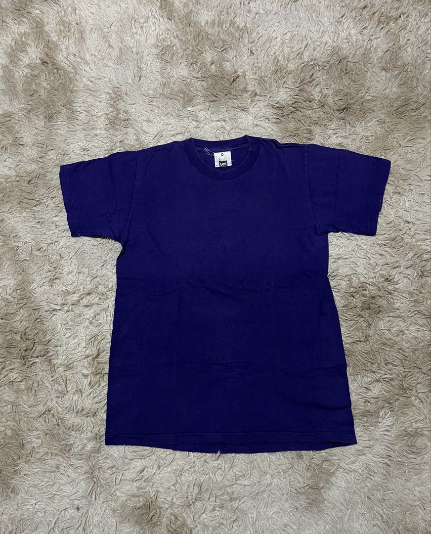 Vintage Plain Blank Lee Shirt (Category: Tshirts & Polo Shirts ) located in Siquijor. Submitted by dcfinds (Listing ID 1438733031, Image 1). Description: Vintage Plain Blank Lee Shirt Good condition 9/10 Color rate 27x20 299💸.