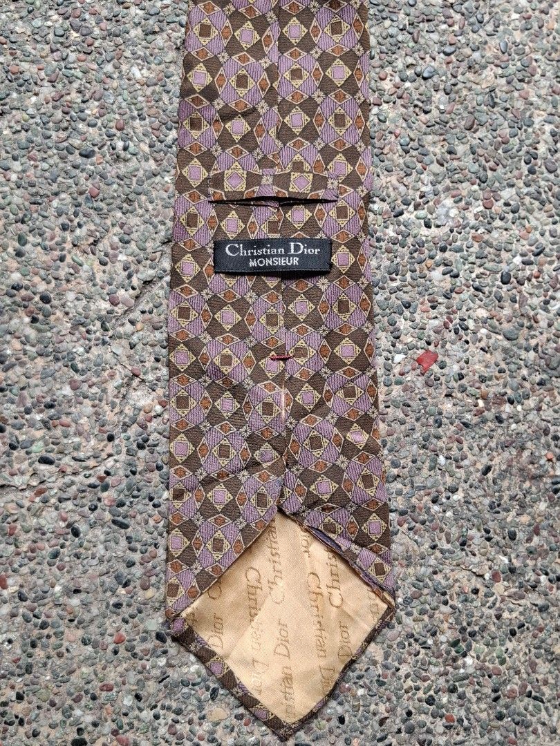 Vinttage Christian Dior Neck Tie (Category: Ties) located in Las Pinas. Submitted by nevergetsold.ph (Listing ID 1438809822, Image 1). Description: Vintage Christian Dior Neck Tie Authentic Issues: loose stitch (repairable).