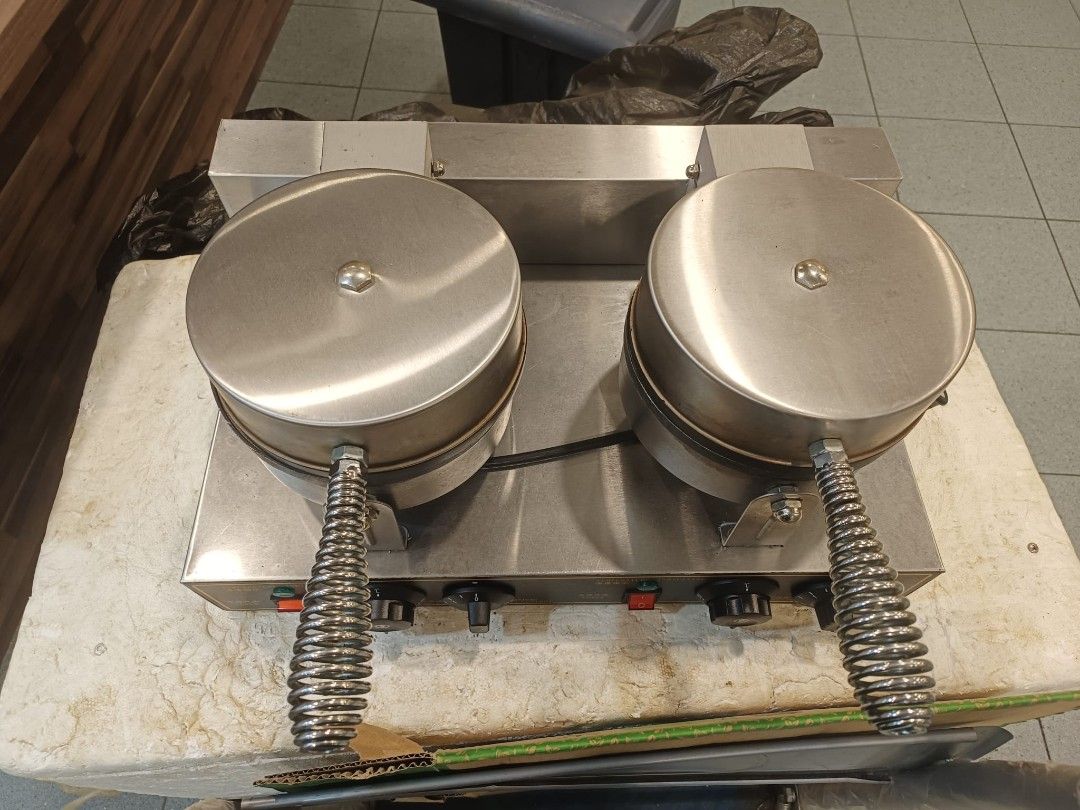 Waffle maker458533079645562881