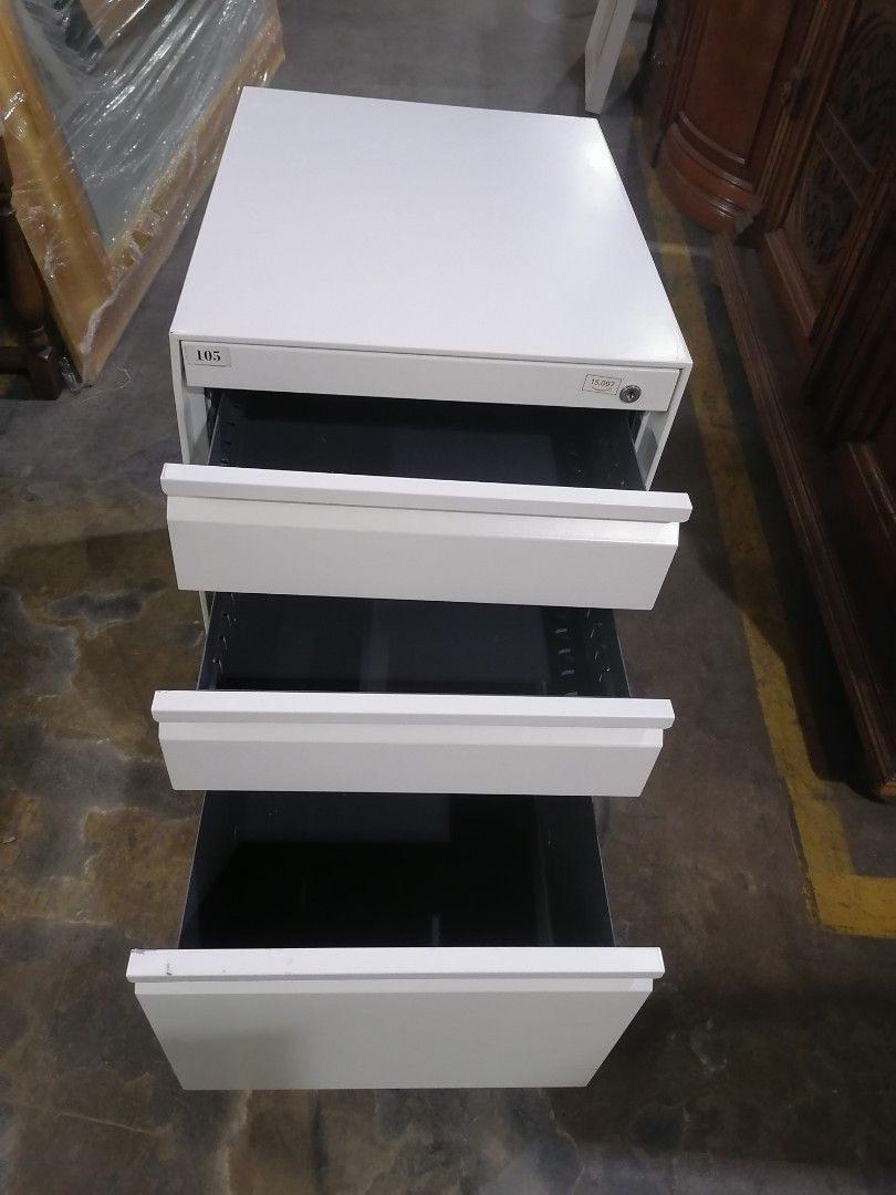 White 3-Drawer Cabinet (Category: Shelves, Cabinets & Racks) located in Muntinlupa City. Submitted by fast_bryantorrentefernand (Listing ID 1438809686, Image 3). Description: - White 3-drawer cabinet - Lockable top drawer - Mobile with wheels - Made of durable metal -WITHOUT KEY - Clean, minimalist design - Suitable for office or home use - Rectangular shape - All drawers are the same size - W40XD50XH63CM -WITHOUT KEY -USED GOOD .