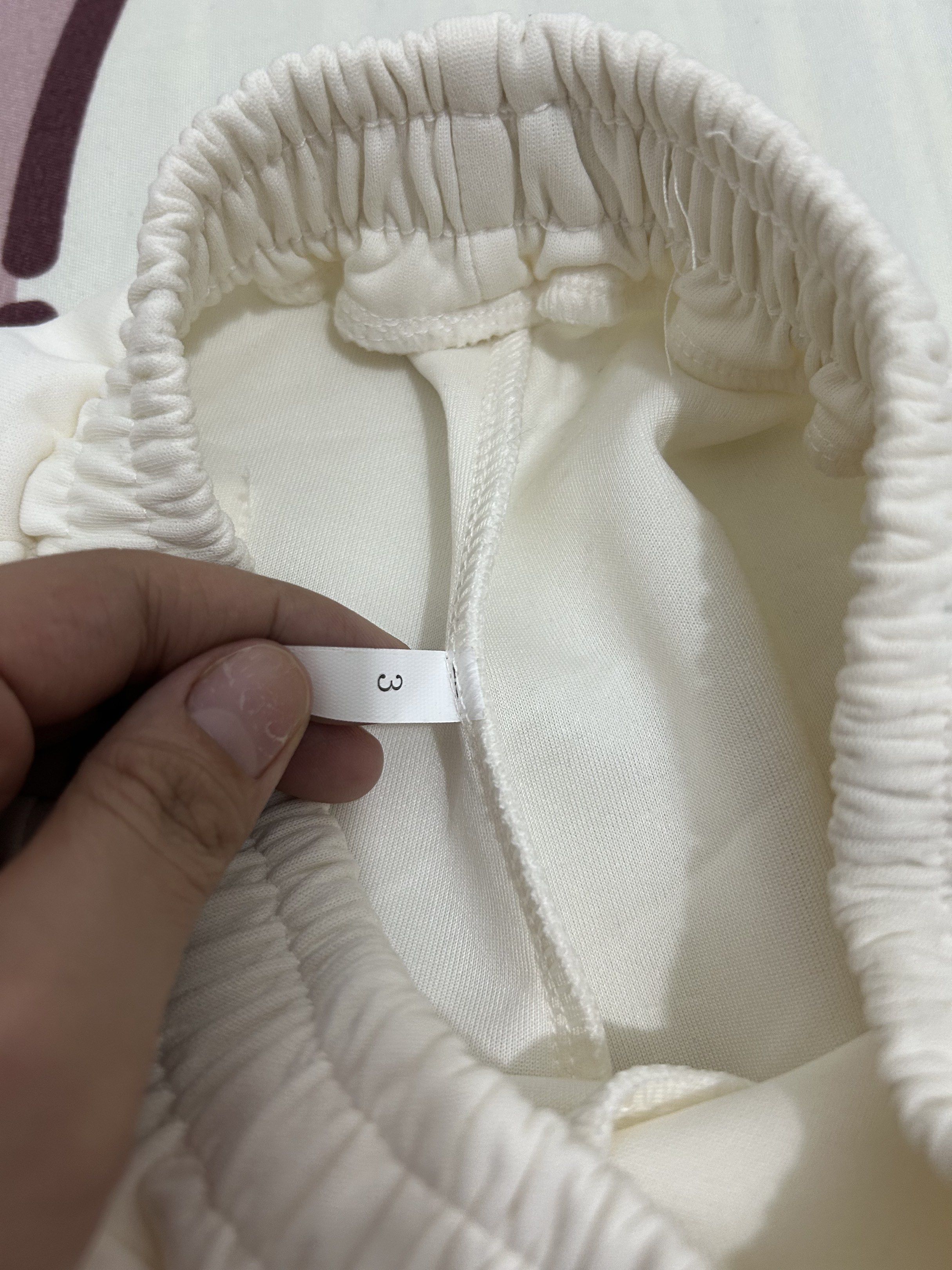 White cotton jogger pants size 6Y (Category: Babies & Kids Fashion) located in Angeles City. Submitted by TheAuthenticcorner2018 (Listing ID 1438774273, Image 3). Description: .