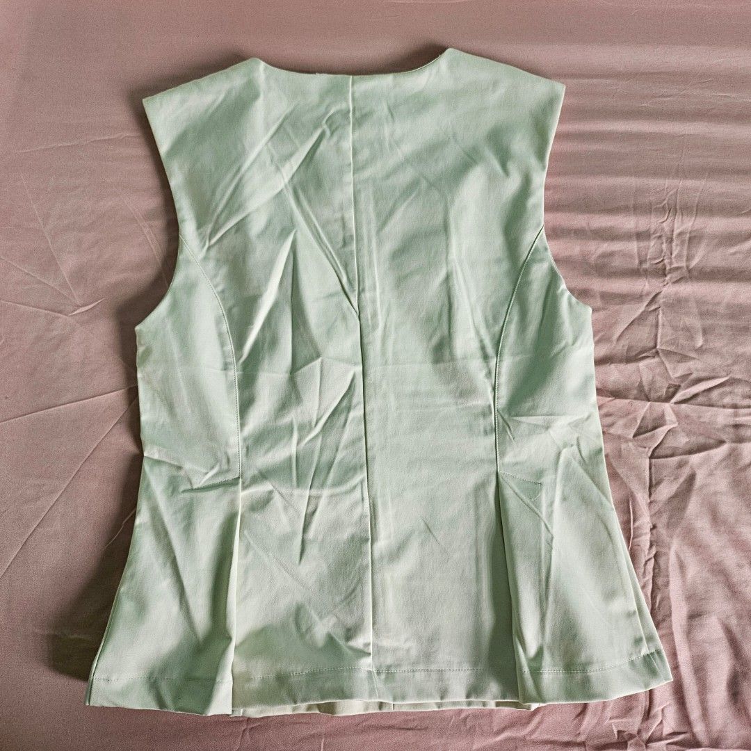 White Peplum Top Surplus (Category: Blouses) located in Quezon City. Submitted by arydeclutters (Listing ID 1438743427, Image 1). Description: bought it from surplus; removed tag RFS: need funds and decluttering LAST PRICE POSTED!! QC area MOP: GCash, Maya, GoTyme MOD: JNT, Lalamove, LBC ONLY SF shouldered by buyer.