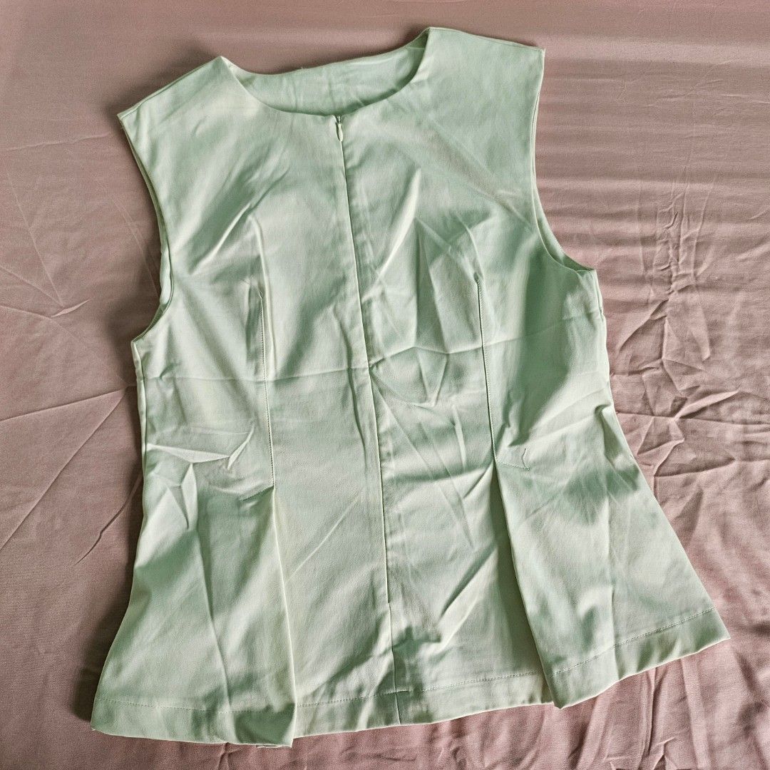 White Peplum Top Surplus (Category: Blouses) located in Quezon City. Submitted by arydeclutters (Listing ID 1438743427, Image 2). Description: bought it from surplus; removed tag RFS: need funds and decluttering LAST PRICE POSTED!! QC area MOP: GCash, Maya, GoTyme MOD: JNT, Lalamove, LBC ONLY SF shouldered by buyer.