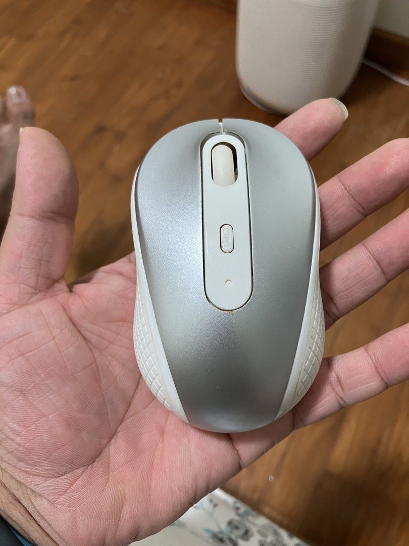 Wireless Mouse - Silver and White458469364393594880