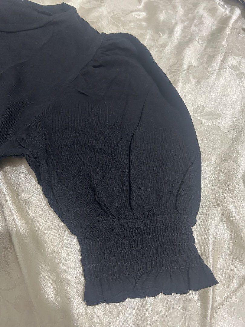 Zara Black Puff Sleeve Top (Category: Blouses) located in Antipolo. Submitted by madelsprelovestuff1208 (Listing ID 1438846585, Image 3). Description: - Zara black top - Puff sleeves - Round neckline - Elastic cuffs - Size M - Made in Bangladesh - Simple design - Versatile.