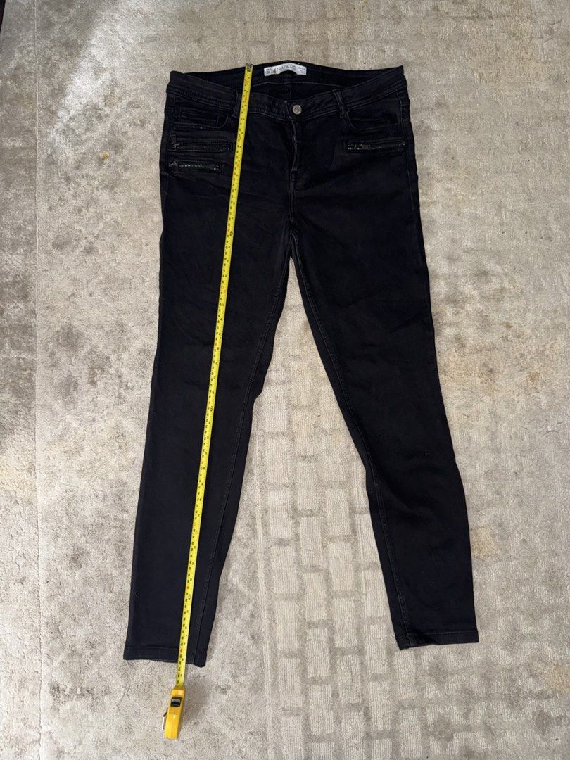 Zara Black Skinny Jeans (Category: Jeans) located in Quezon City. Submitted by maxmaximoo (Listing ID 1438878384, Image 2). Description: - Zara black skinny jeans - Zipper details - Button and zipper closure - Length: 38 inches - Leg opening: 6 inches - Waist: 14 inches.