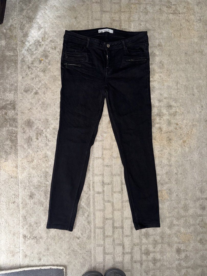 Zara Black Skinny Jeans (Category: Jeans) located in Quezon City. Submitted by maxmaximoo (Listing ID 1438878384, Image 1). Description: - Zara black skinny jeans - Zipper details - Button and zipper closure - Length: 38 inches - Leg opening: 6 inches - Waist: 14 inches.