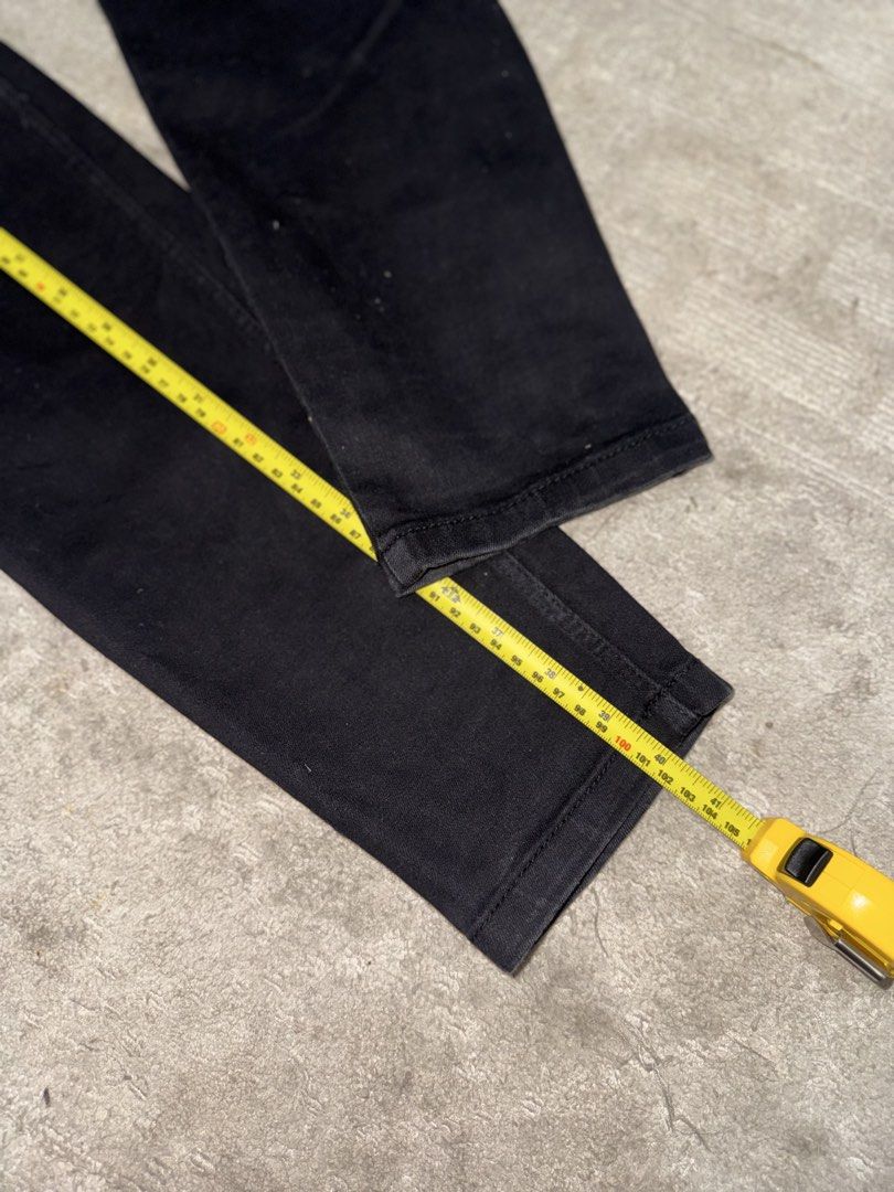 Zara Black Skinny Jeans (Category: Jeans) located in Quezon City. Submitted by maxmaximoo (Listing ID 1438878384, Image 3). Description: - Zara black skinny jeans - Zipper details - Button and zipper closure - Length: 38 inches - Leg opening: 6 inches - Waist: 14 inches.