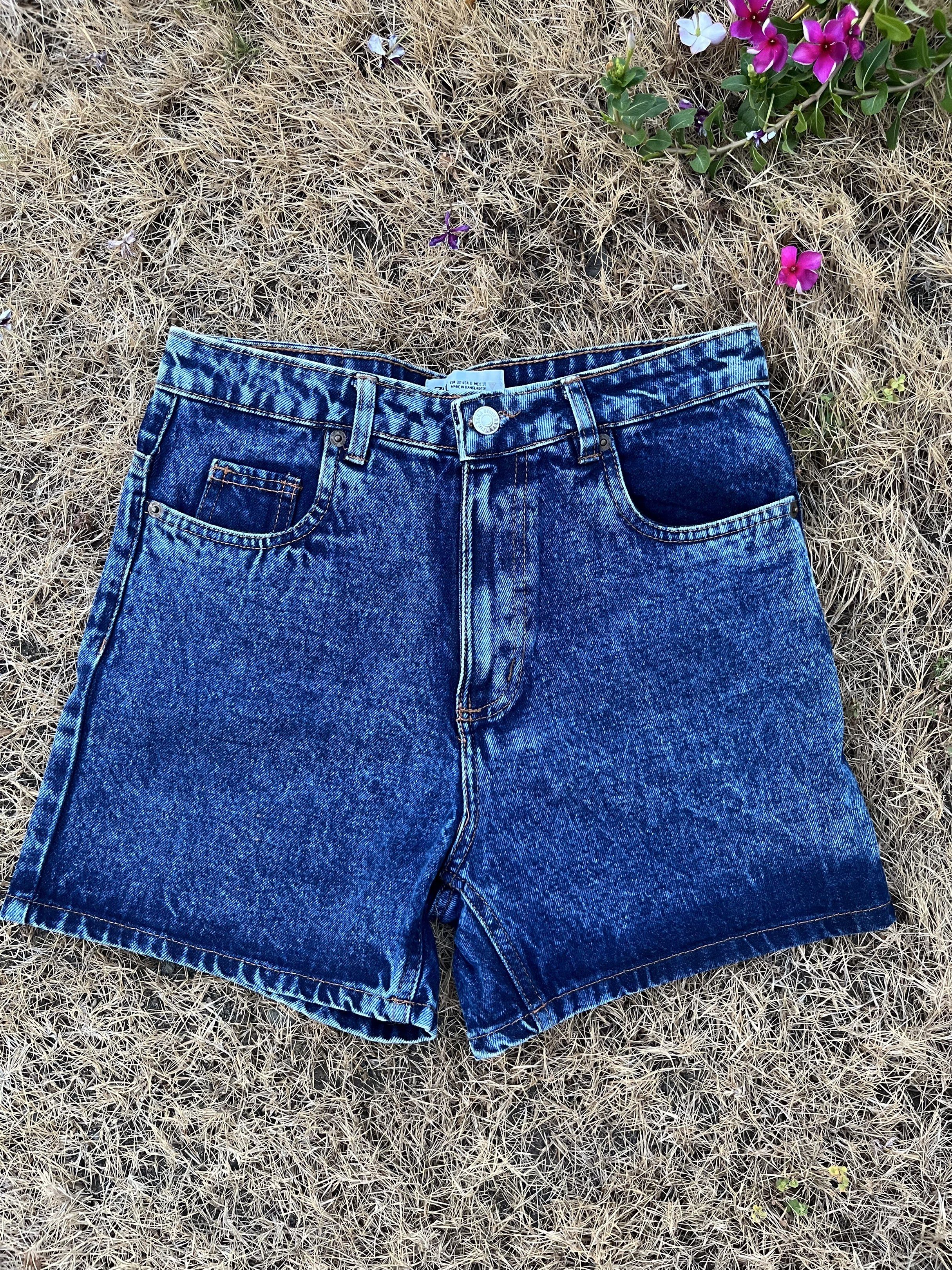 Zara Denim Shorts (Category: Shorts) located in Manila. Submitted by kat_declutter (Listing ID 1438831529, Image 1). Description: - Zara denim shorts -thick quality denim - Classic design - Dark wash - Button closure - Pockets - Size: EUR 38, US 6, MEX 28 -size 28.