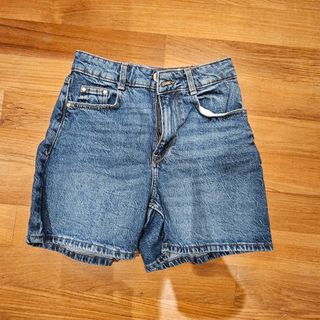 (Category: ) located in . Submitted by fashionistadeclutter (Listing ID 1438853466, Image 1). Description: .