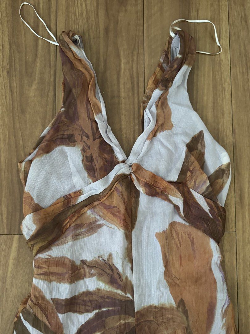 Zara Floral Maxi Dress (Category: Dresses) located in Manila. Submitted by iyacstnd (Listing ID 1438749349, Image 3). Description: Zara Viscose Floral Maxi Dress - used twice only - perfect for the beach! - fits small-semi medium frames - bought for ₱1,990 - price is nego (no to lowballers!) Rfs: will not use anymore .