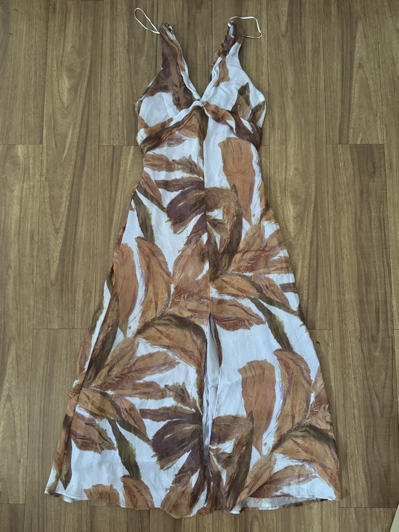 Zara Floral Maxi Dress (Category: Dresses) located in Manila. Submitted by iyacstnd (Listing ID 1438749349, Image 1). Description: Zara Viscose Floral Maxi Dress - used twice only - perfect for the beach! - fits small-semi medium frames - bought for ₱1,990 - price is nego (no to lowballers!) Rfs: will not use anymore .