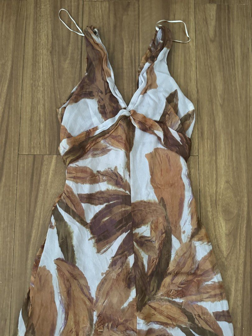Zara Floral Maxi Dress (Category: Dresses) located in Manila. Submitted by iyacstnd (Listing ID 1438749349, Image 2). Description: Zara Viscose Floral Maxi Dress - used twice only - perfect for the beach! - fits small-semi medium frames - bought for ₱1,990 - price is nego (no to lowballers!) Rfs: will not use anymore .